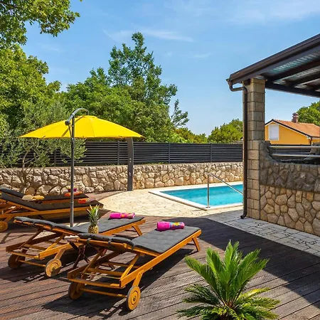 In With Outdoor Swimming Pool * Lakmartin