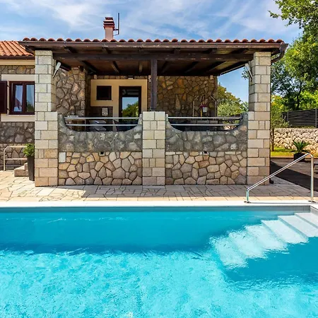 In With Outdoor Swimming Pool * Lakmartin